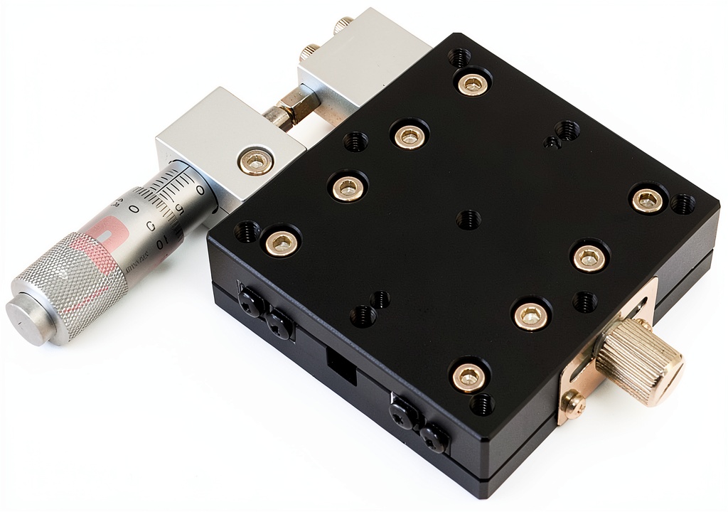 MPositioning T60X-13L linear motion guide in a laboratory setting